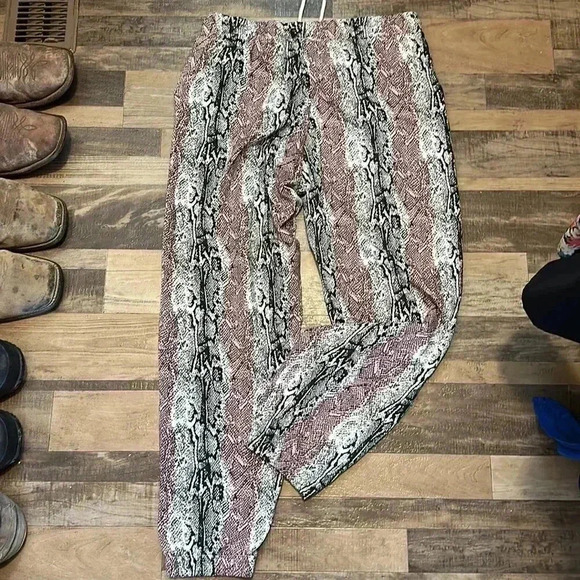 Sweatpants - Picture 6 of 6